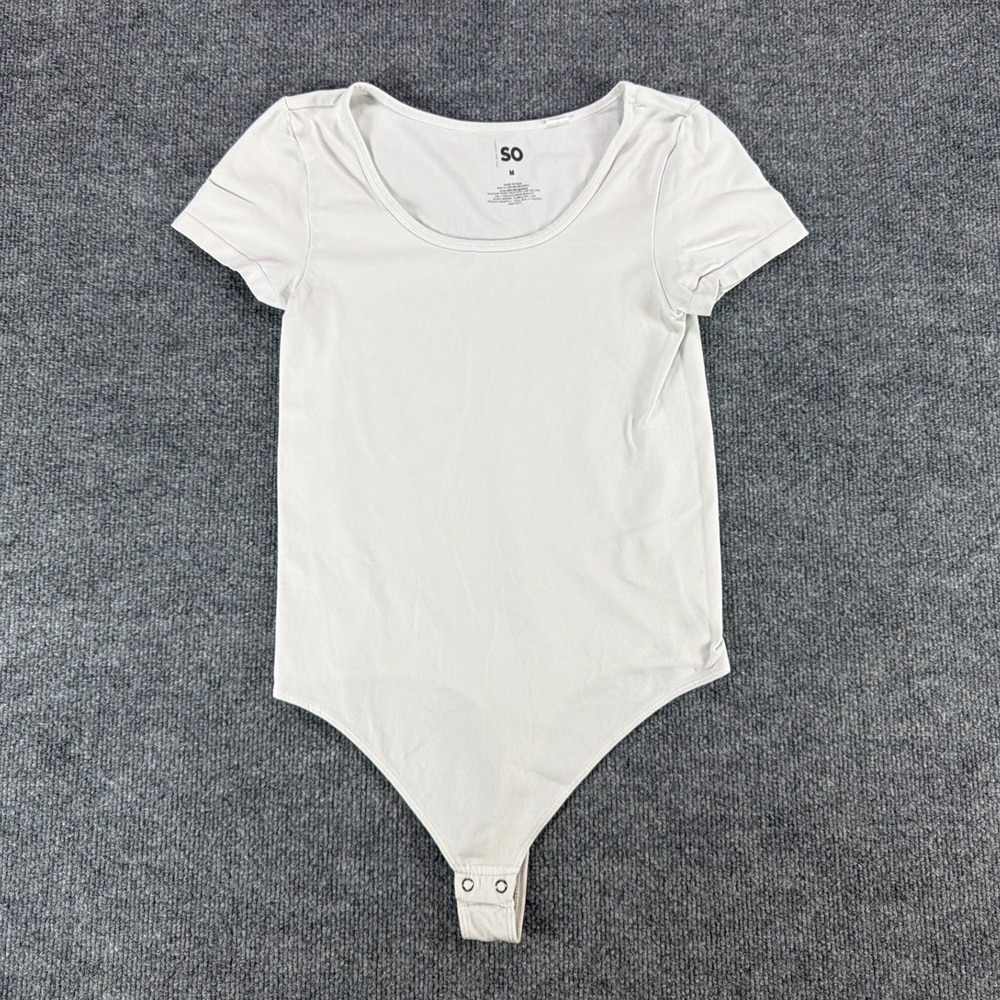SO Womens Scoop Neck Bodysuit Short Sleeve Light Grey Snap Closure Size M